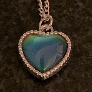 Color Changing Mood Heart Pendant on Silver Tone Chain - Retro Style Necklace